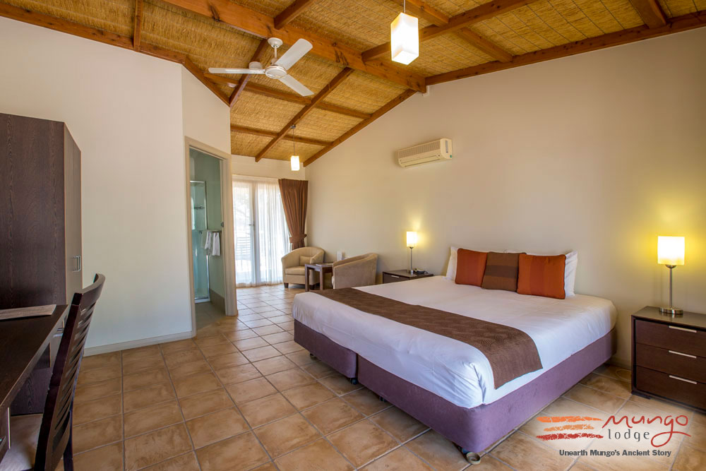 King Deluxe Cabin Interior